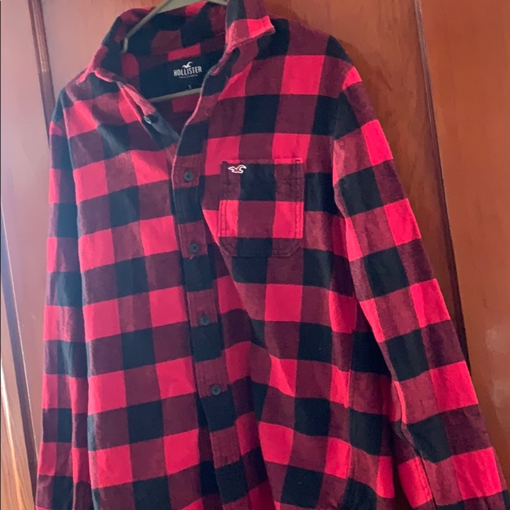 Ref and black checkered button down shirt